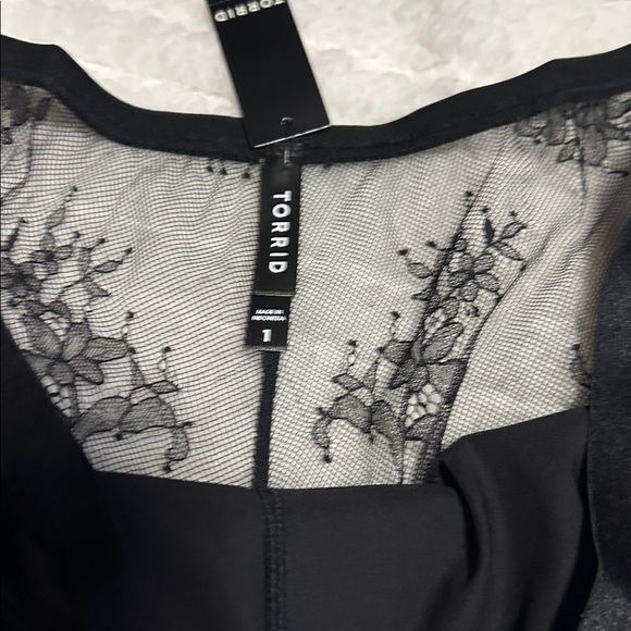 ⭐️5/$100⭐️ Torrid - Picture 3 of 5